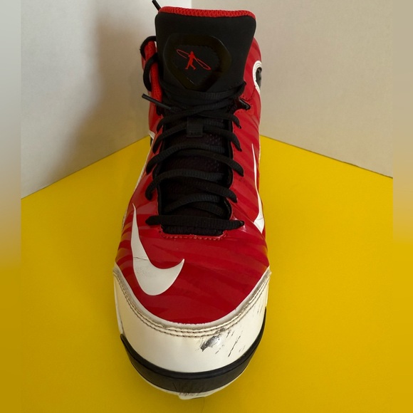 Nike Red and Black Sports Cleats - Picture 5 of 9